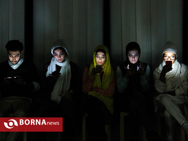 نمایش " سقوط معکوس "