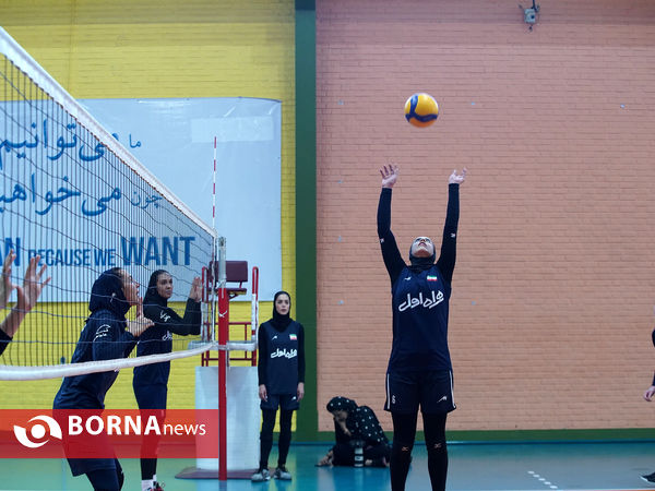 تمرین تیم ملی والیبال نوجوانان و بزرگسالان دختران