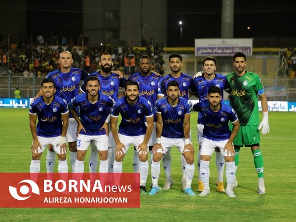 دیدار تیم های فوتبال نفت مسجدسلیمان - استقلال