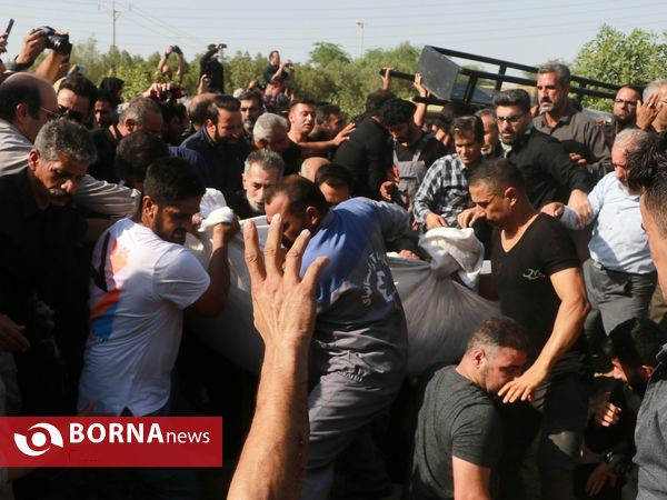 تشییع جانباختگان متروپل در آرامستان آبادان