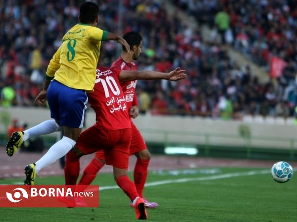 دیدار تیم های فوتبال پرسپولیس- صنعت نفت آبادان