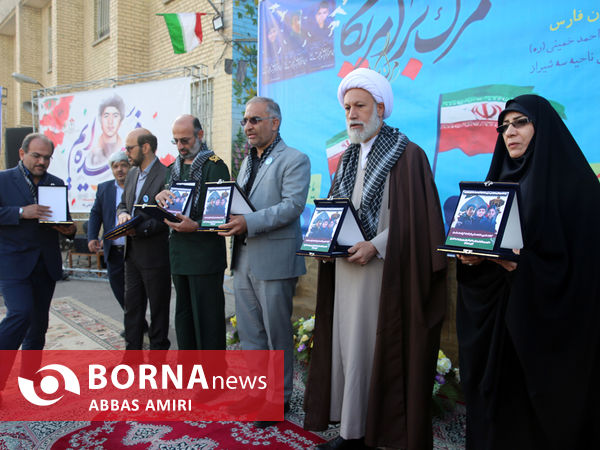 دیدار نماینده ولی فقیه در فارس با همکلاسی های دانش آموز شهید ترور شاهچراغ(ع)