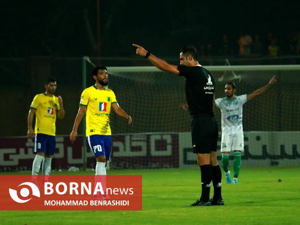 دیدار تیم های فوتبال صنعت نفت - آلومینیوم