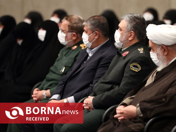 دیدار صدها نفر از مردم استان اصفهان با مقام معظم رهبری