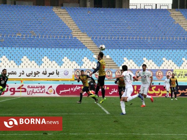 دیدار دو تیم فوتبال ذوب آهن - نفت تهران