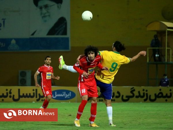 دیدار تیم های فوتبال صنعت نفت - پرسپولیس