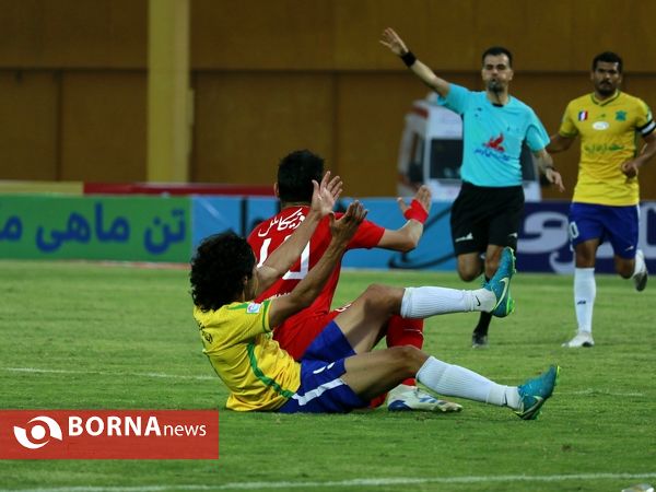 دیدار تیم های فوتبال صنعت نفت - شهر خودرو