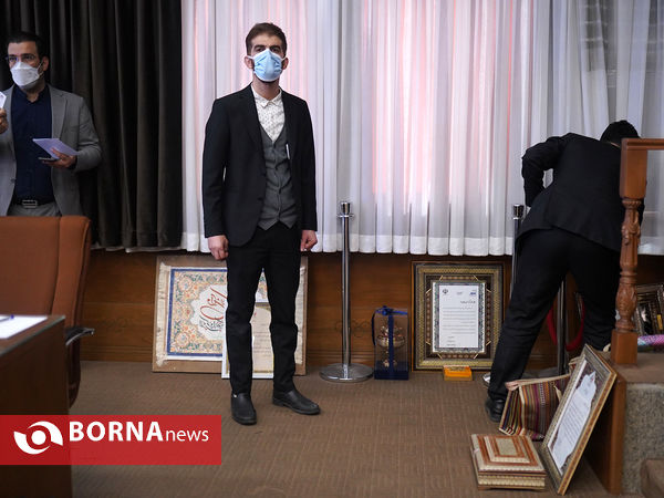 تجلیل از مهین فرهادی زاد