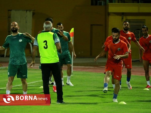 حاشیه دیدار تیم های فوتبال صنعت نفت و آلومینیوم