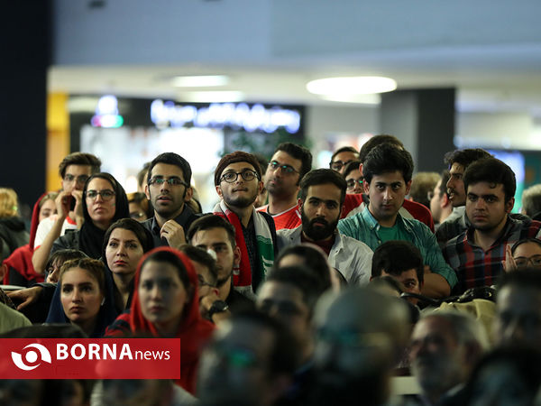 تماشای دیدار ایران و ژاپن در مجتمع سینمایی چارسو