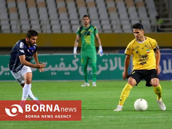 دیدار تیم های فوتبال سپاهان - پیکان