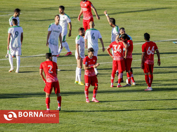 دیدار تیم های فوتبال آلومینیوم اراک-تراکتور سازی تبریز