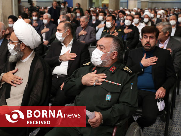 دیدار صدها نفر از مردم استان اصفهان با مقام معظم رهبری