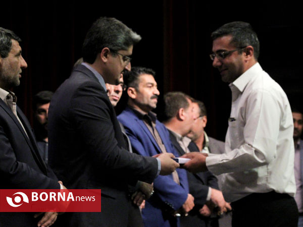 تجلیل از مدیران و کارمندان برتر دستگاههای دولتی شهرستان شیراز