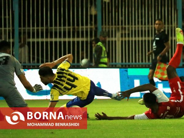 دیدار تیم های فوتبال نفت مسجدسلیمان - پرسپولیس