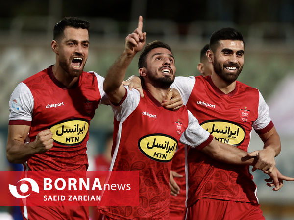 دیدار تیم های فوتبال هوادار - پرسپولیس