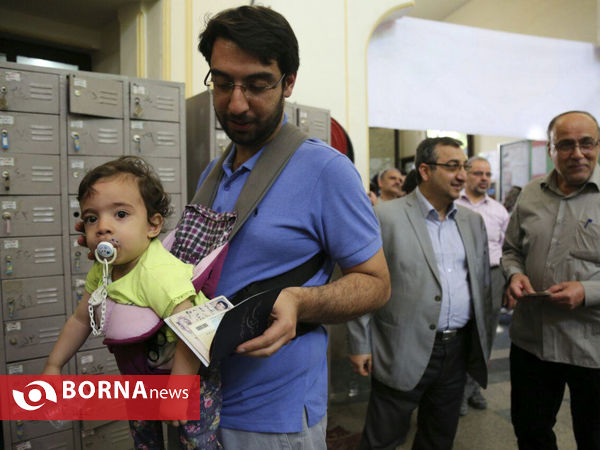 حضور میرسلیم درپای صندوق رای ،مسجد قبا