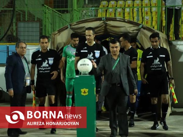 دیدار تیم های فوتبال صنعت نفت - استقلال