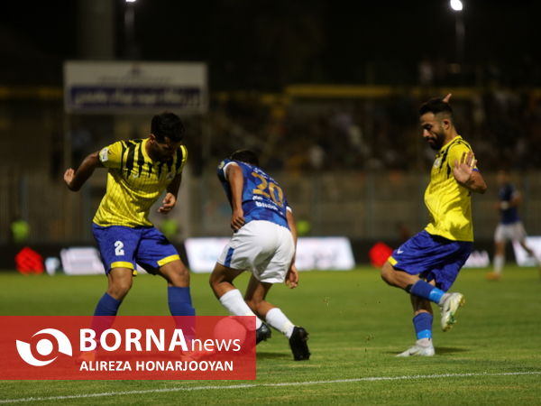 دیدار تیم های فوتبال نفت مسجدسلیمان - استقلال (2)