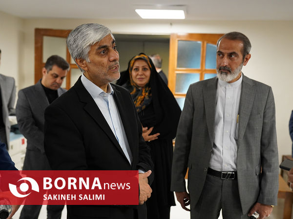  بازدید کیومرث هاشمی از ساختمان شماره ۲ وزارت ورزش و جوانان 