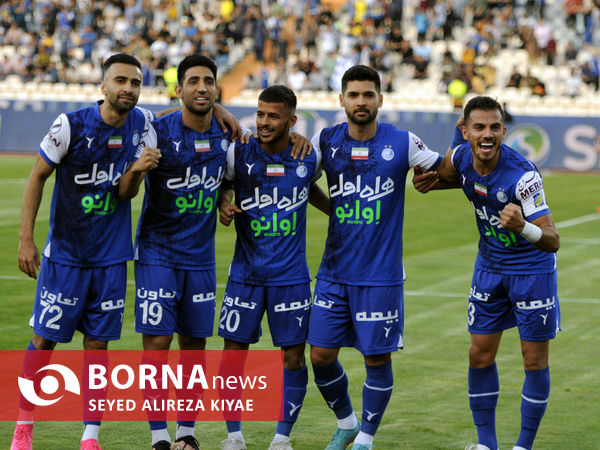 دیدار تیم های فوتبال استقلال 7 تراکتور 1