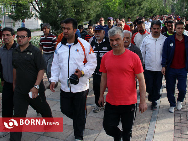 پیاده روی خانوادگی به مناسبت عید مبعث در شیراز ‎