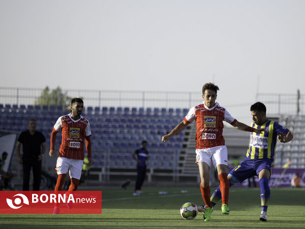 دیدار تیم های گسترش فولاد تبریز و پرسپولیس با برتری شاگردان برانکو