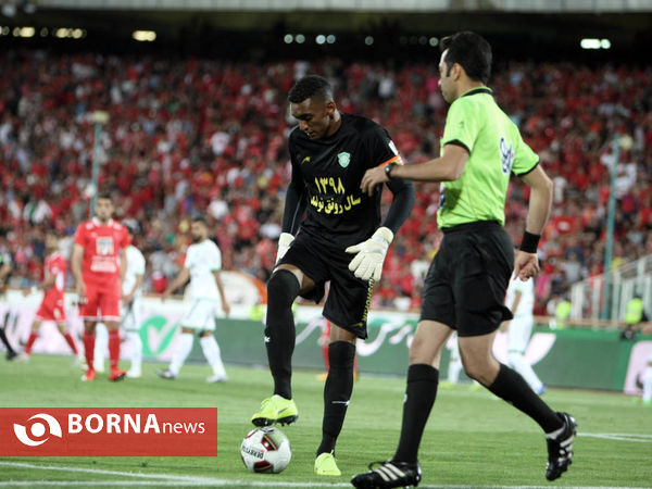 دیدار تیم های فوتبال پرسپولیس- ماشین سازی تبریز