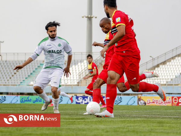 دیدار تیم‌های فوتبال آلومینیوم اراک - فولاد خوزستان
