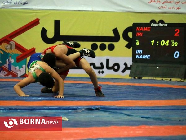 فینال و اهداء مدال مسابقات کشتی خردسالان قهرمان کشوری در آبادان