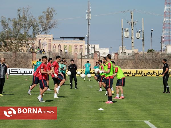 در حاشیه دیدار تیم های فوتبال صنعت نفت - نساجی