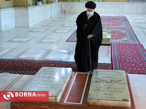حضور رهبر انقلاب در مرقد مطهر امام راحل و گلزار شهدای بهشت زهرا