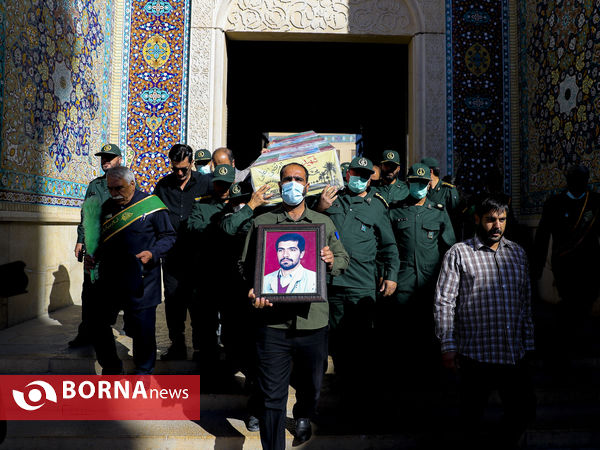 تشییع شهید تازه تفحص شده پس از ۳۴سال در شیراز