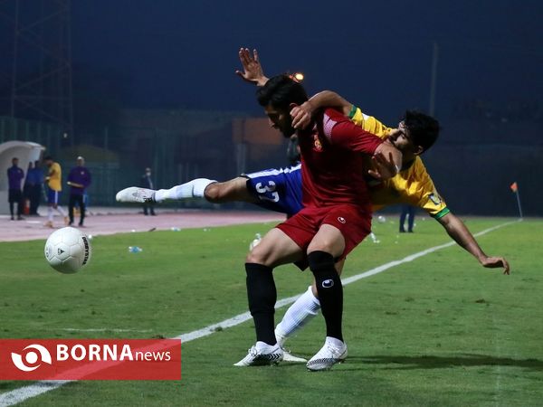 دیدار تیم های فوتبال صنعت نفت - پدیده