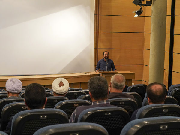 رونمایی از مستند سینمایی «لباس کار» در شیراز