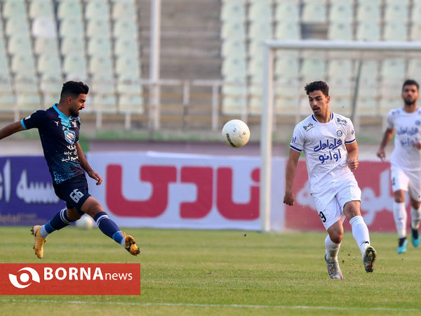 دیدار تیم های فوتبال پیکان - استقلال