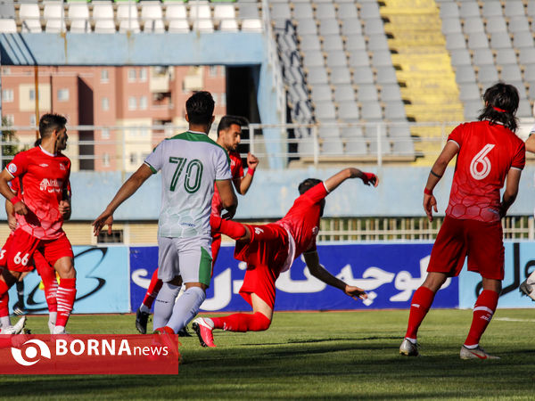 دیدار تیم های فوتبال آلومینیوم اراک-تراکتور سازی تبریز