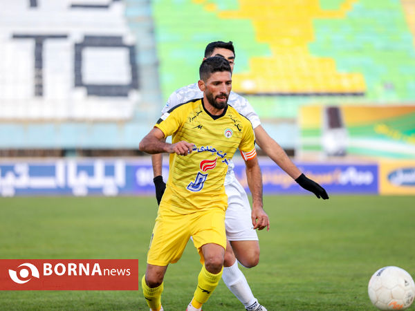 دیدار تیم‌های فوتبال آلومینیوم اراک _ فجر شهید سپاسی شیراز