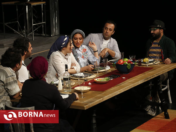 نمایش نیمه تاریک ماه