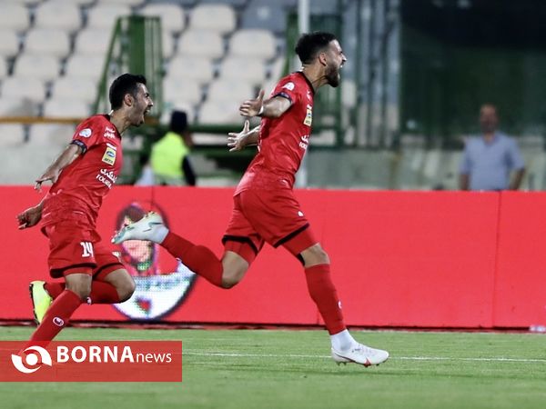 دیدار تیم های فوتبال پرسپولیس -  گل‌گهر