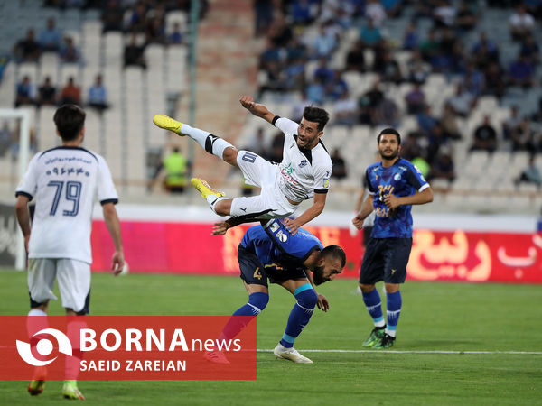 دیدار تیم های قوتبال استقلا ل۰ پیکان