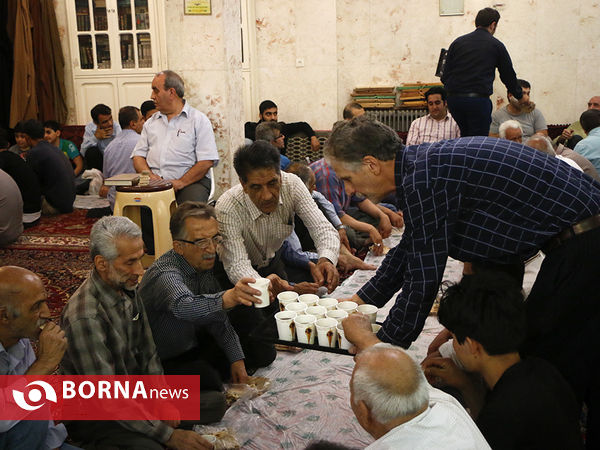 ضیافت افطار در مسجد جامع نیاوران