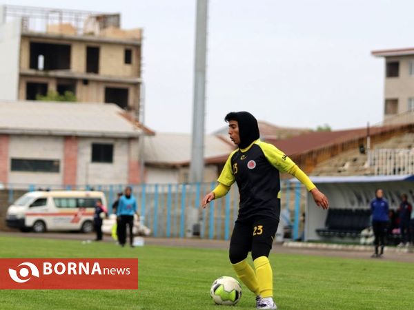 دیدار تیم های فوتبال ملوان بندرانزلی _ خاتون بم