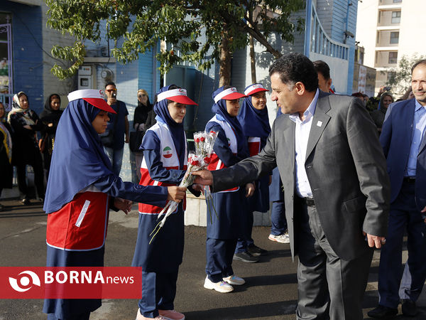 زنگ آغاز سال‌ تحصیلی با حضور رئیس جمعیت هلال‌احمر