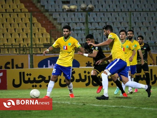 دیدار تیم های فوتبال صنعت نفت - سپاهان