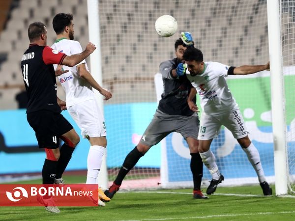 دیدار تیم های فوتبال  پرسپولیس - ماشین‌سازی