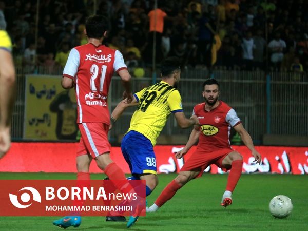 دیدار تیم های فوتبال نفت مسجدسلیمان - پرسپولیس