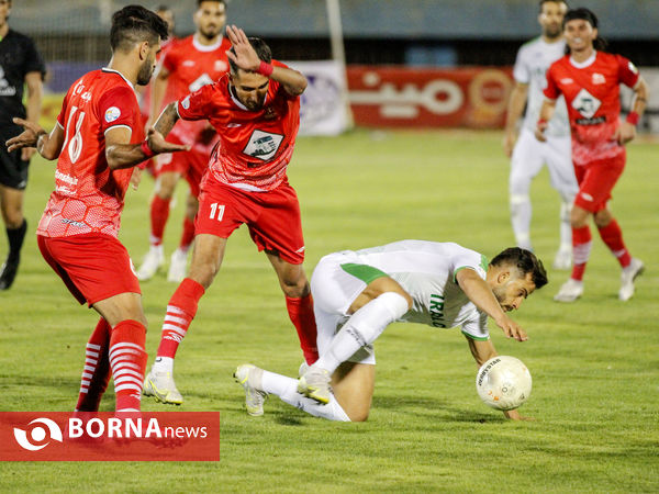 دیدار تیم های فوتبال آلومینیوم اراک-تراکتور سازی تبریز