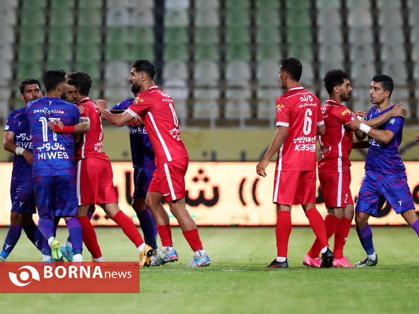 دیدار تیم های فوتبال پرسپولیس - هوادار