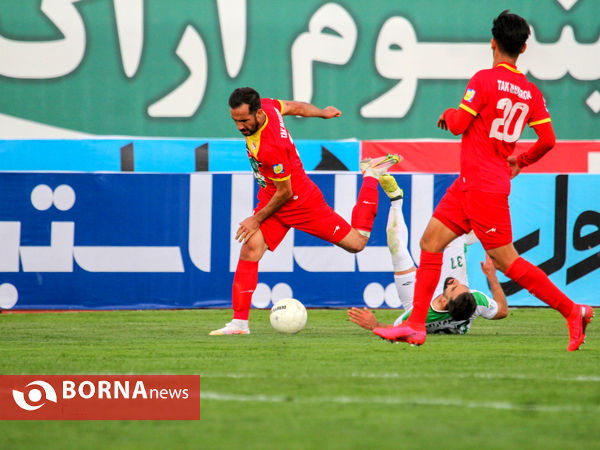 دیدار تیم‌های فوتبال آلومینیوم اراک - فولاد خوزستان